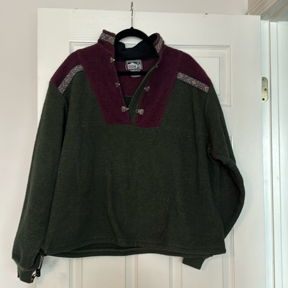 Summit Dog fleece pullover